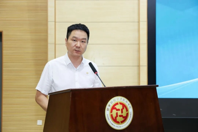 中国联合网络通信有限公司咸阳市分公司党委委员、副总经理胡昭致辞