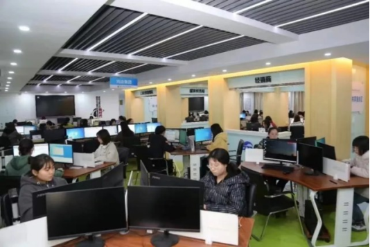 学生在云财务共享中心处理合作企业的真实账目