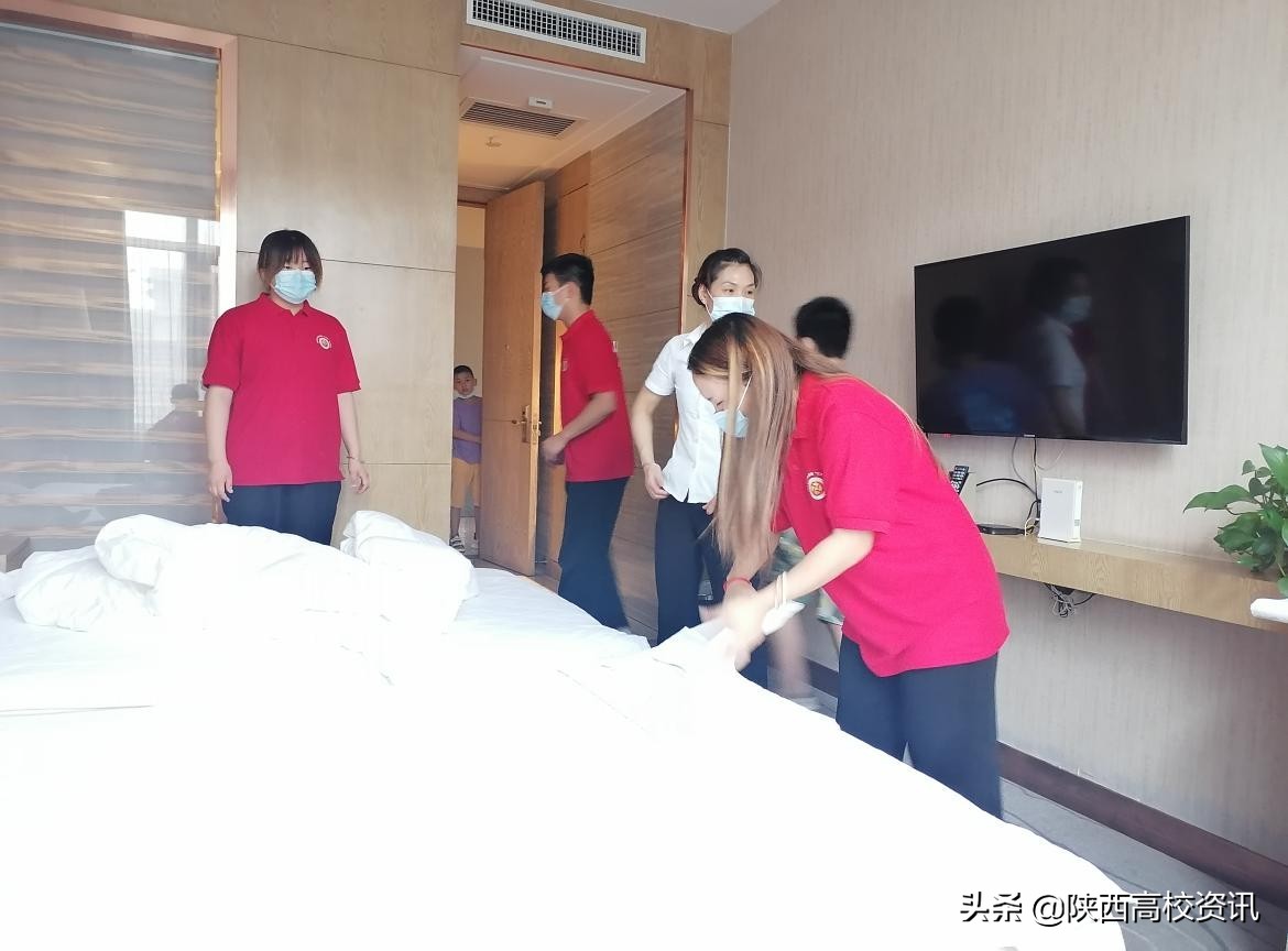 陕财职院“碧峪秦岭”环境保护调研组在城固县进行社会实践活动