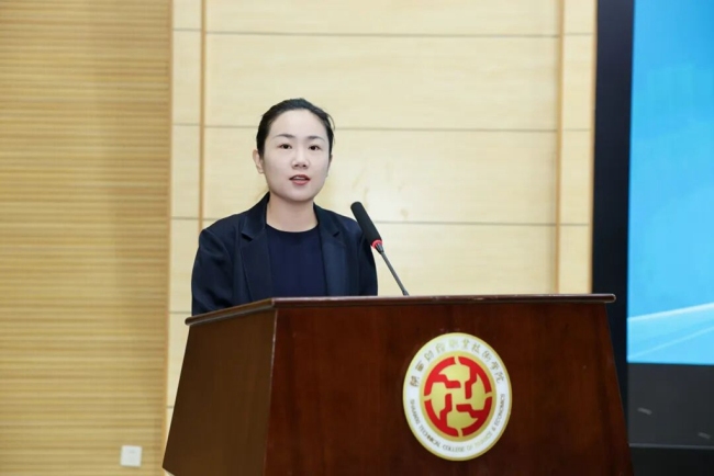 咸阳高新技术产业开发区管理委员会副主任张亚丽致辞
