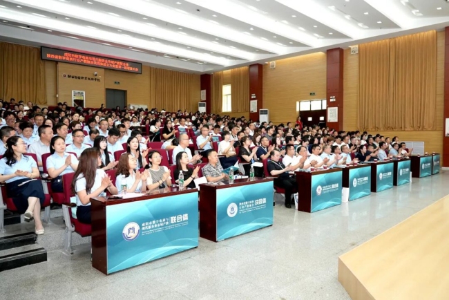 大会审议并表决通过了两个组织的章程草案和第一届理事会成员提名名单