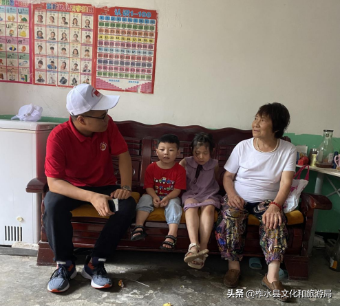 爱在家访的路上延伸陕财职院“烛火之光”支教队在柞水县开展多次家访活动