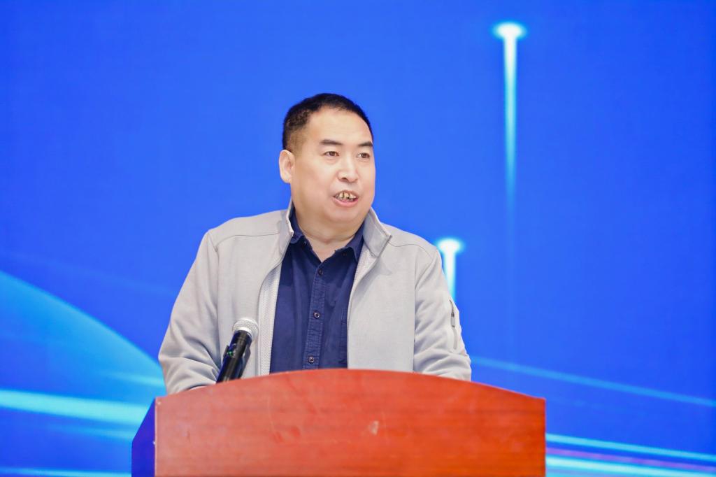 王勇副校长作研讨交流发言 王勇副校长作研讨交流发言