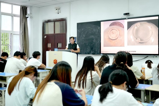 陕西财经职业技术学院“工艺美术大师进课堂”系列活动圆满举行 陕西财经职业技术学院“工艺美术大师进课堂”系列活动圆满举行