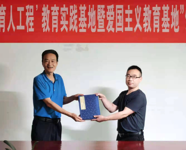 陕西财经职业技术学院与镇巴县博物馆签订共建“厚德育人工程”教育实践基地暨爱国主义教育基地协议