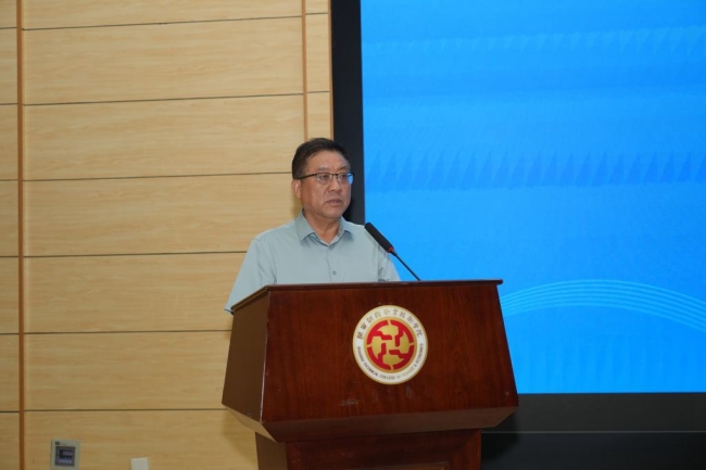 学校党委书记高玉峰宣布大赛闭赛