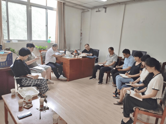 “学党史”纪律教育专题党课现场