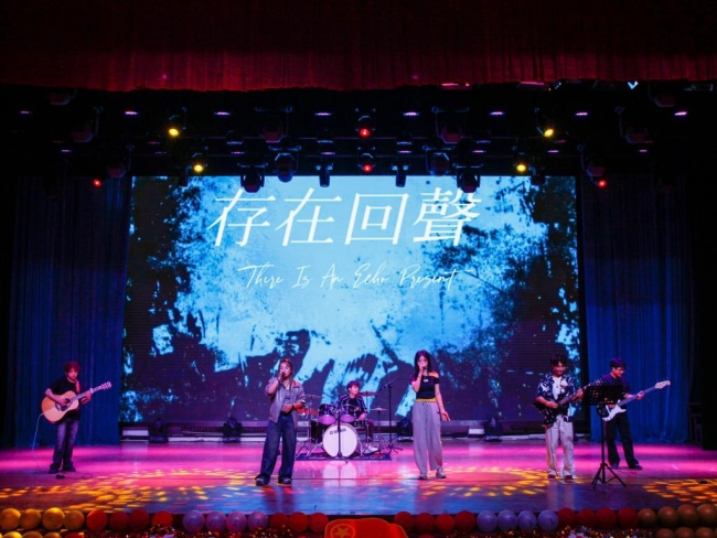 陕财职院第十一届大学生校园艺术节暨纪念抗战争胜利80周年艺术展演活动 “峥嵘映初心,青春奋进时”舞台剧大赛圆满落幕 陕财职院第十一届大学生校园艺术节暨纪念抗战争胜利80周年艺术展演活动 “峥嵘映初心,青春奋进时”舞台剧大赛圆满落幕