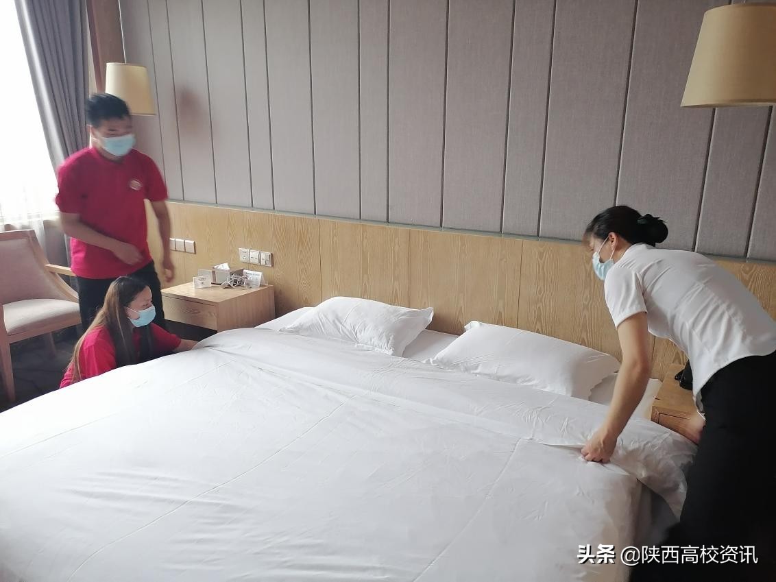 陕财职院“碧峪秦岭”环境保护调研组在城固县进行社会实践活动