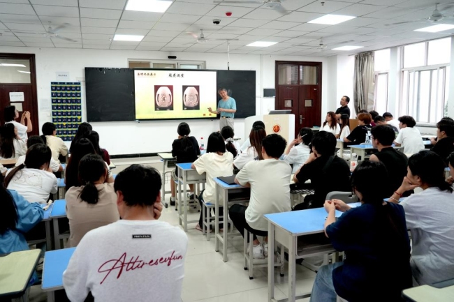 陕西财经职业技术学院“工艺美术大师进课堂”系列活动圆满举行 陕西财经职业技术学院“工艺美术大师进课堂”系列活动圆满举行