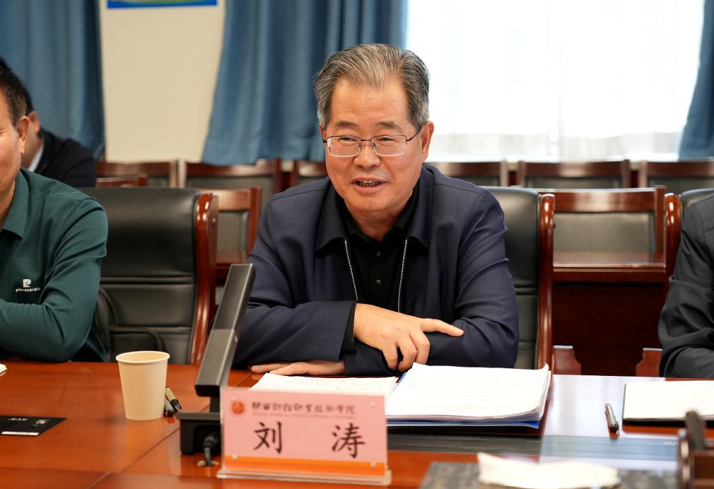 咸阳市决策咨询委员会副主任刘涛讲话 咸阳市决策咨询委员会副主任刘涛讲话