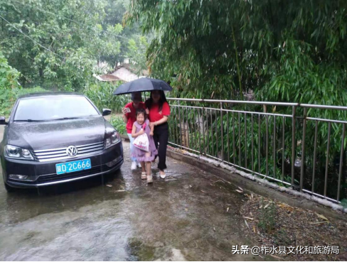 爱在家访的路上延伸陕财职院“烛火之光”支教队在柞水县开展多次家访活动