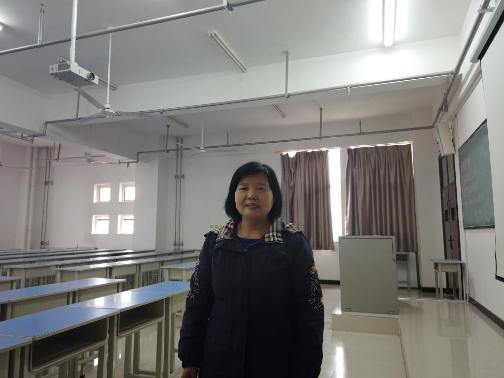 魏小桃在413合班教室