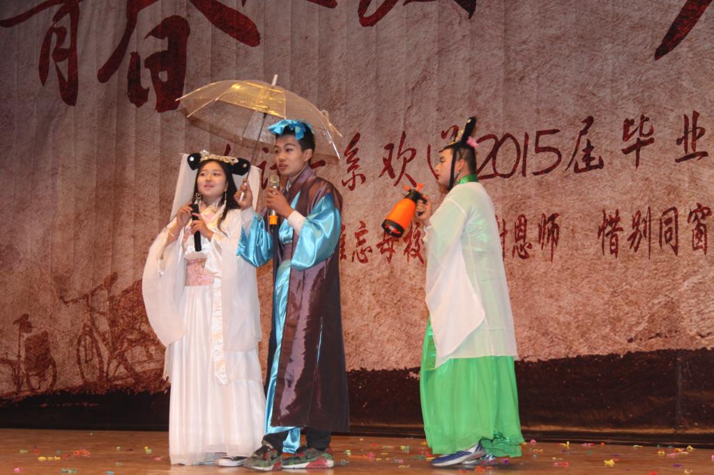 学生表演的精彩小品《白娘子传奇》