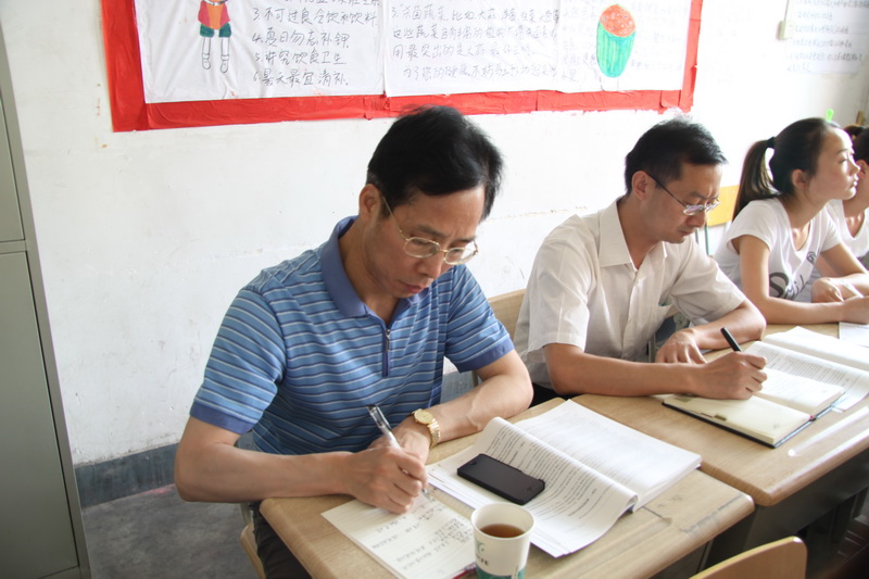 专家杨云峰教授在听课