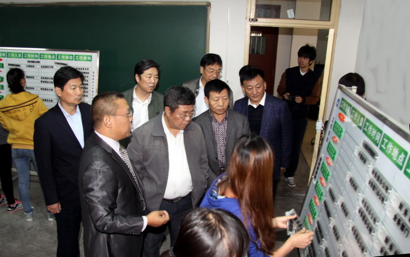 专家组考察我院会计工作能力训练中心